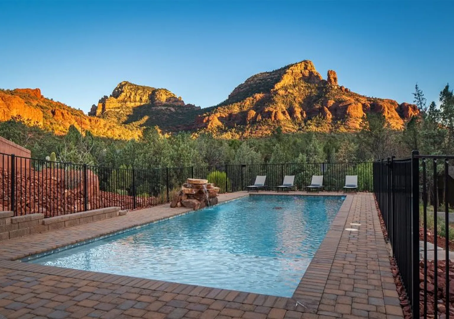 Breathtaking Luxury Home Basking in Sedona's Red Rock Mountains! Salt Pool, Hot Tub & Fire Pit!! ... — Photo 2