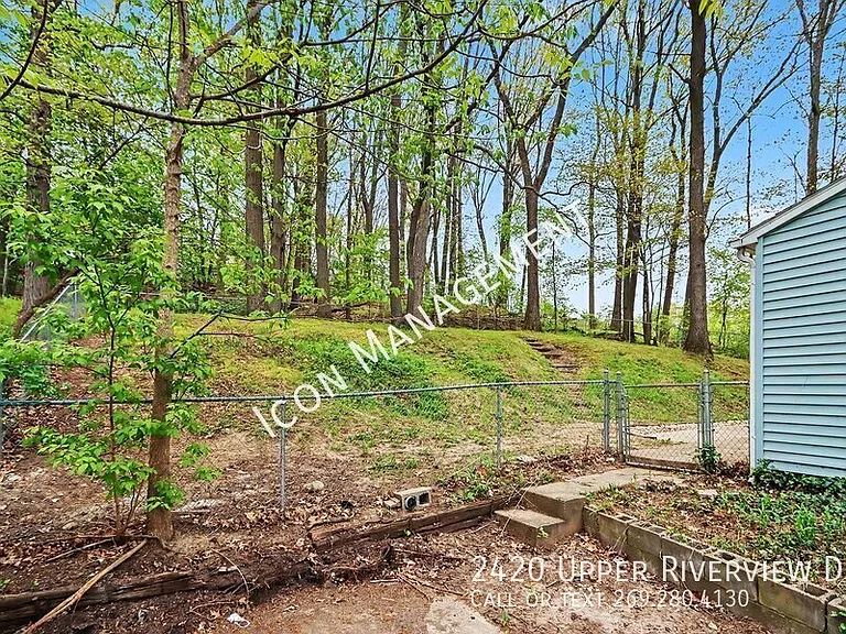 2420 Upper Riverview Dr — Photo 23
