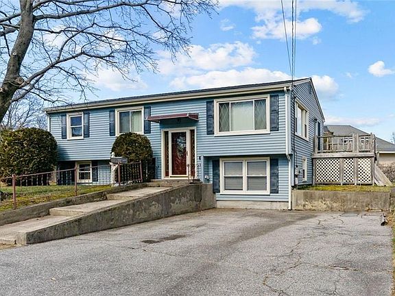 3rd image of 25 Blue Hill Dr