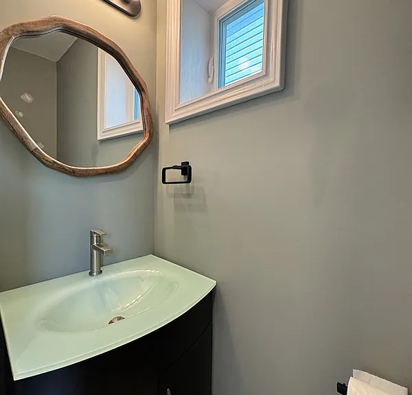 212 Churchland Dr — Photo 17
