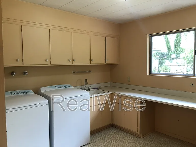 710 NW Midland Ave — Photo 42