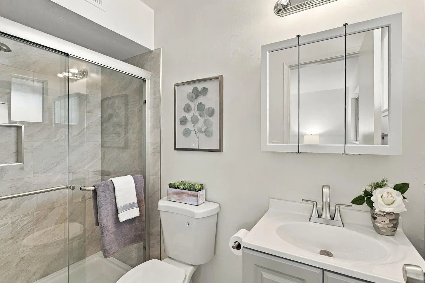 3 bed, 1176 sqft, $4,200 — Photo 3