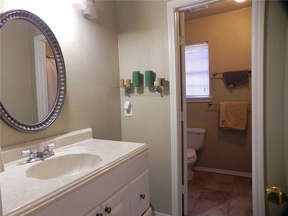 3rd image of 1122 Barrymore Ln