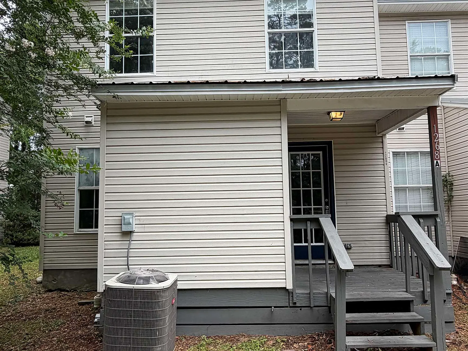 4 bed, 1280 sqft, $1,600 — Photo 1