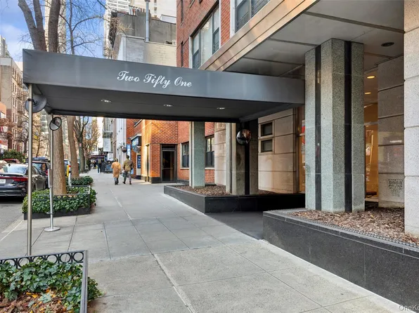 251 EAST 51 STREET UNIT 15G, Manhattan, NY 10022
