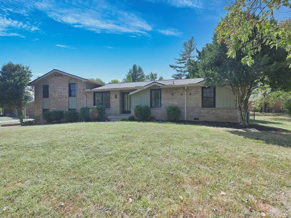 102 Paradise Dr, Hendersonville, TN 37075