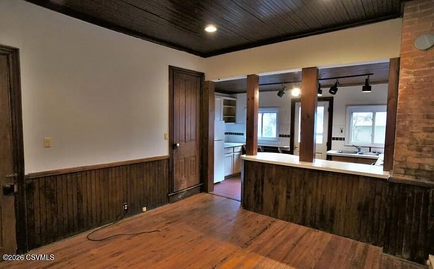 2 bed, 1000 sqft, $995 — Photo 2