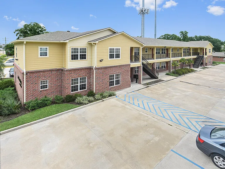 312 Bertrand Dr #100 — Photo 1
