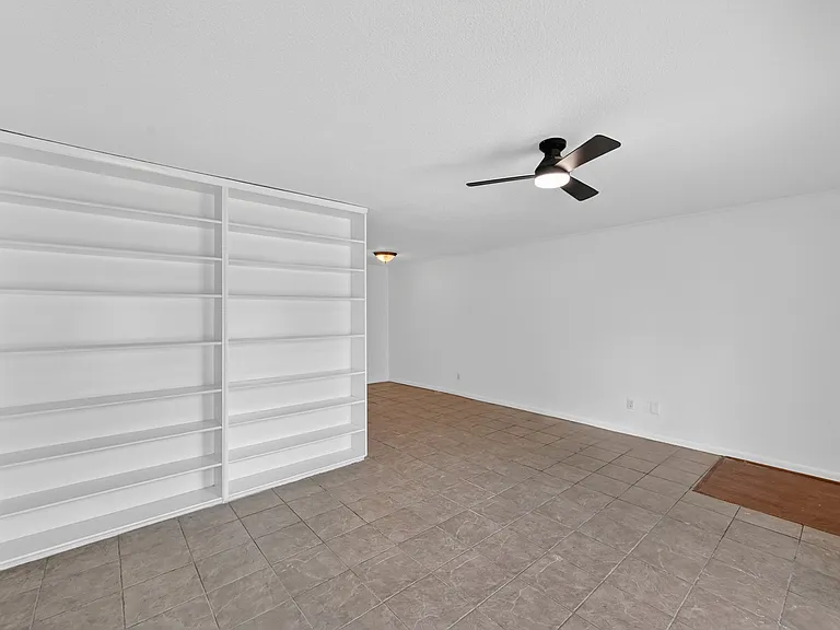 6111 Beverly Hill St #7 — Photo 2