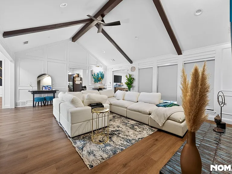 2926 Apple Valley Dr — Photo 10
