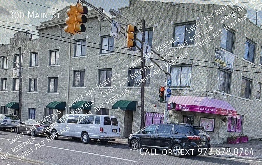 300 Main St