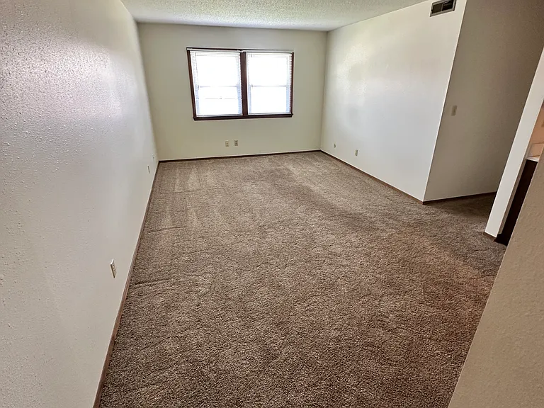 1120 Hancock Dr #12 — Photo 3