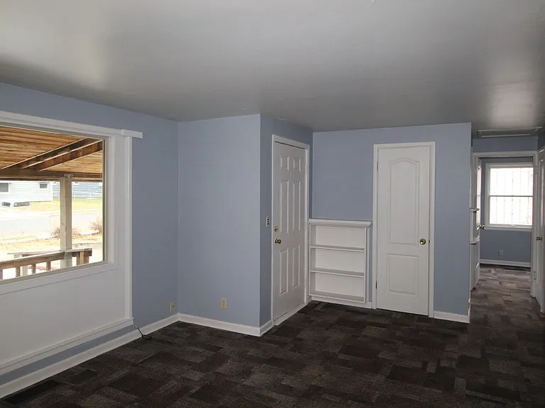 1204 E Bismark Ave — Photo 3