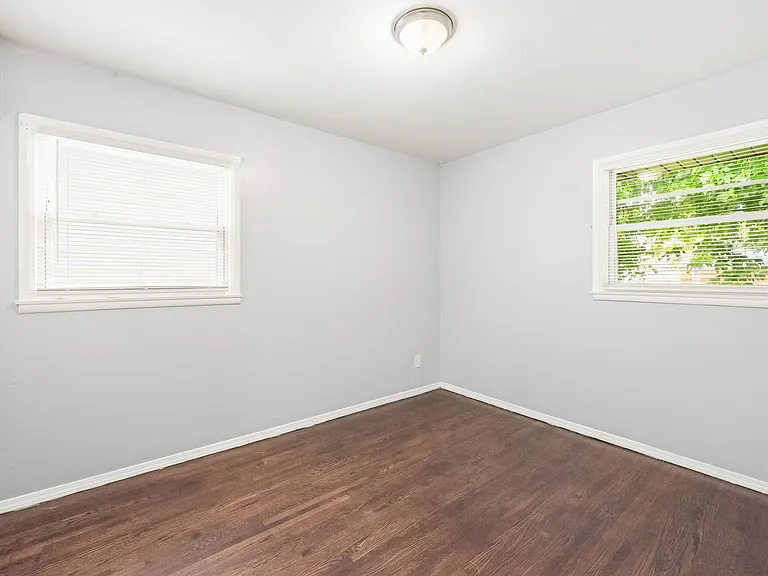 10519 Renfrew Dr — Photo 37