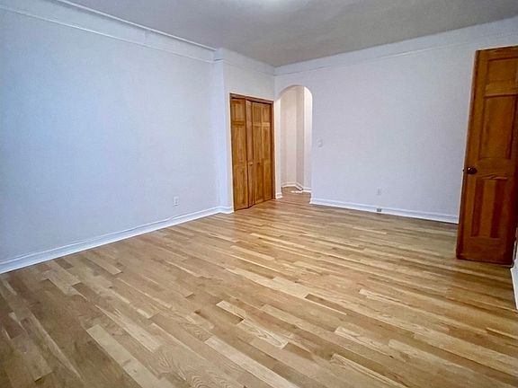 4th image of 140 W 71st St #8HA