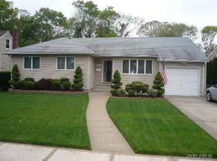 1190 Lakeshore Dr, Massapequa Park, NY 11762