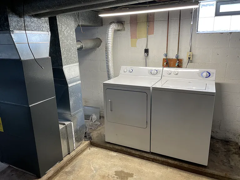 Washer / Dryer in Basement