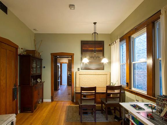 3rd image of 2232 W Dickens Ave #1