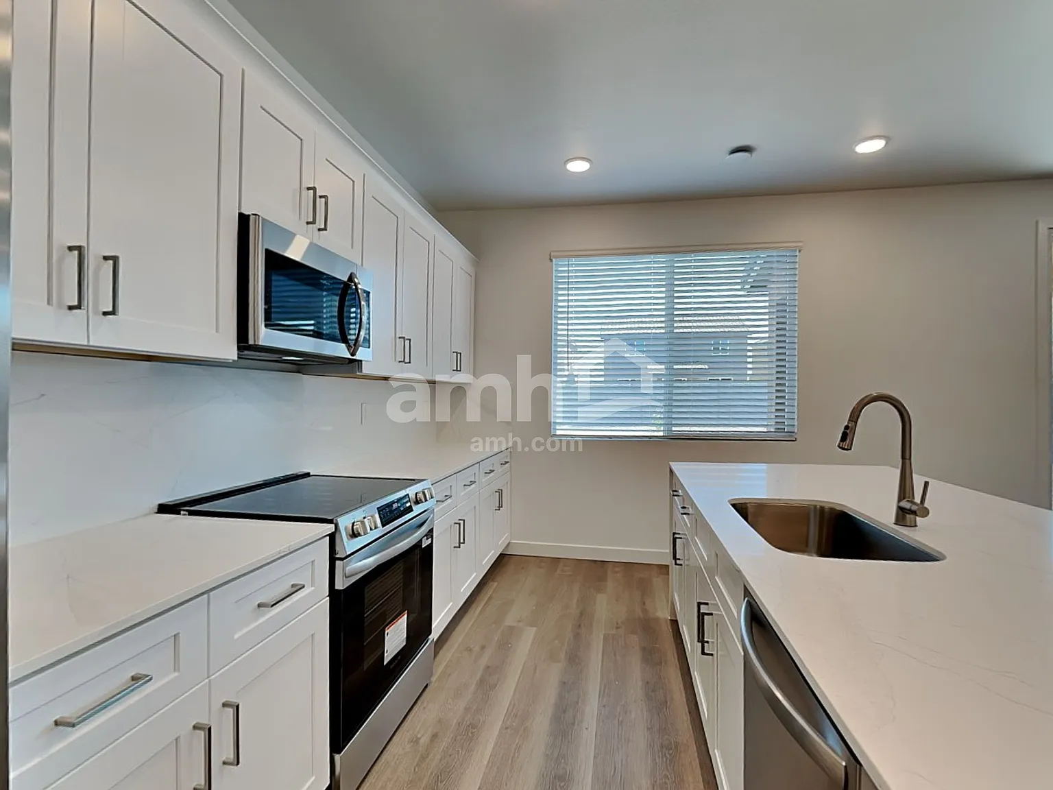 5 bed, 3.0 bath, 2506 sqft, $2,670 — Photo 4