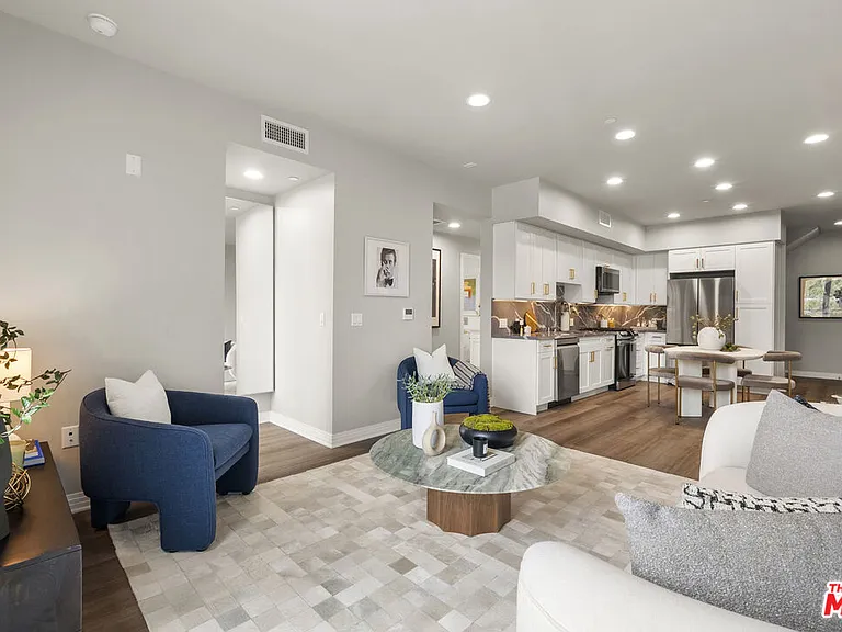 7428 Santa Monica Blvd #301 — Photo 8