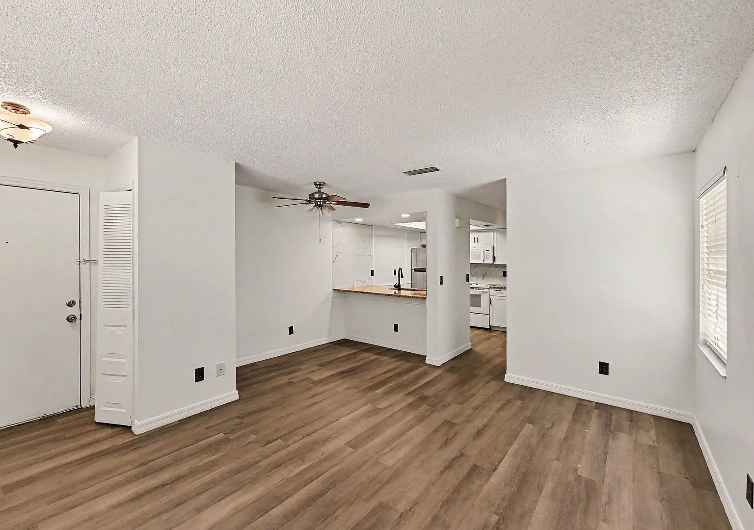 3111 sir hamilton cir — Photo 1