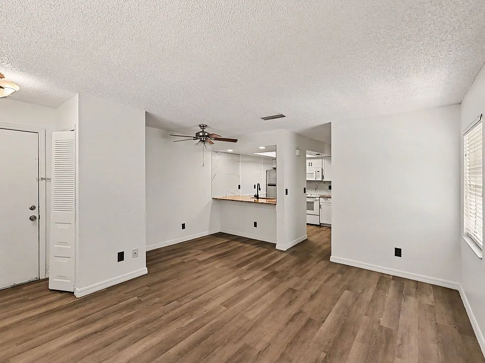 3111 Sir Hamilton Cir #12
