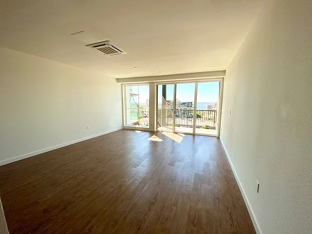 1836 Columbia Street — Photo 7