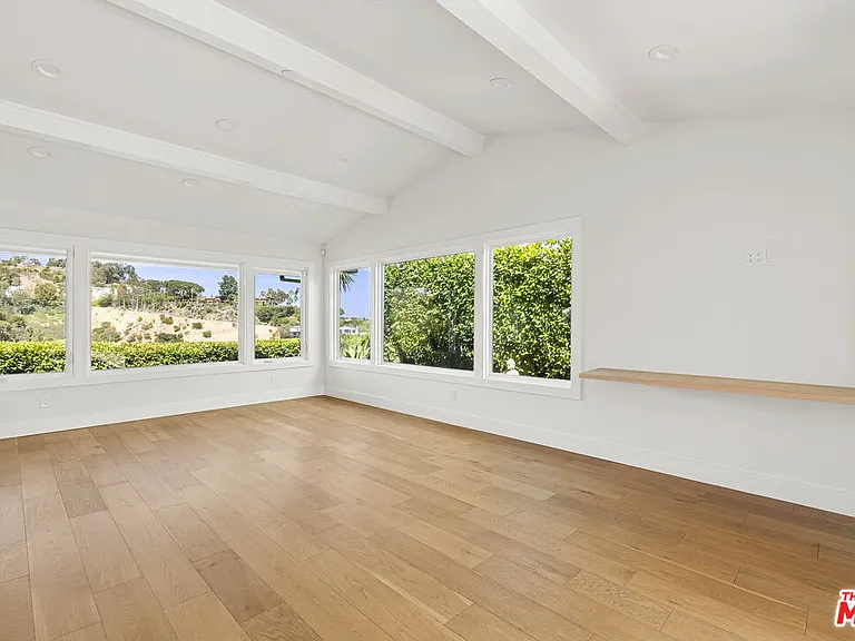 9881 Beverly Grove Dr — Photo 13