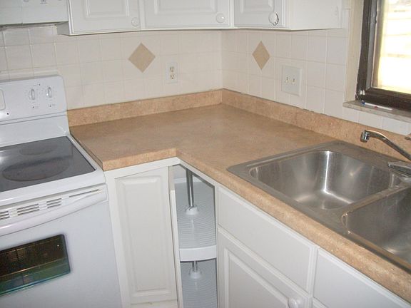 5th image of 10315 Bridlewood Ave