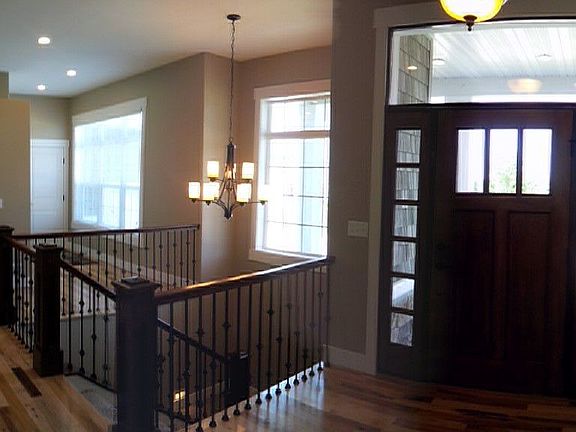 3rd image of 6621 Ashwood Ct NE