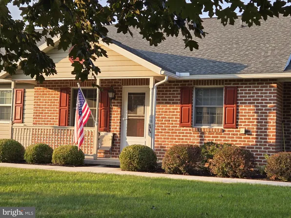11 Strawberry Dr, Carlisle, PA 17013