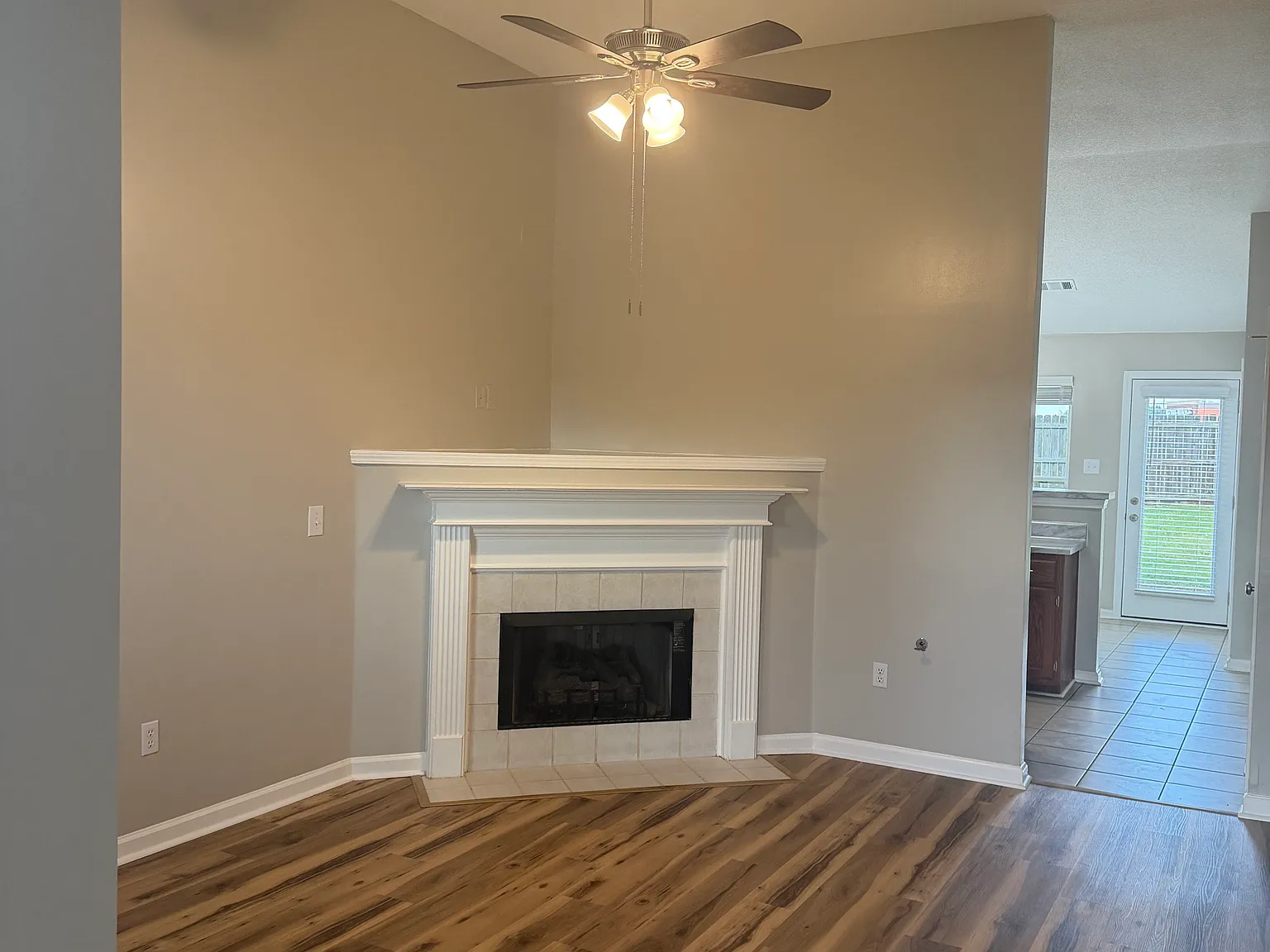 3 bed, 1162 sqft, $1,745 — Photo 3