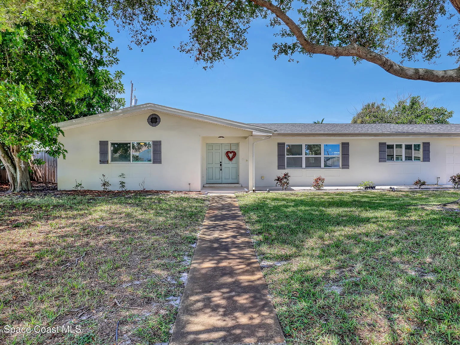4 bed, 2.0 bath, 2300 sqft, $3,300 — Photo 3