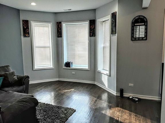 3rd image of 1007 N Menard Ave