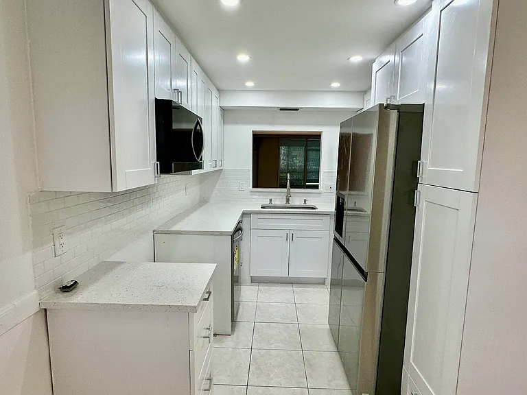 23099 Barwood Ln N #109 — Photo 3