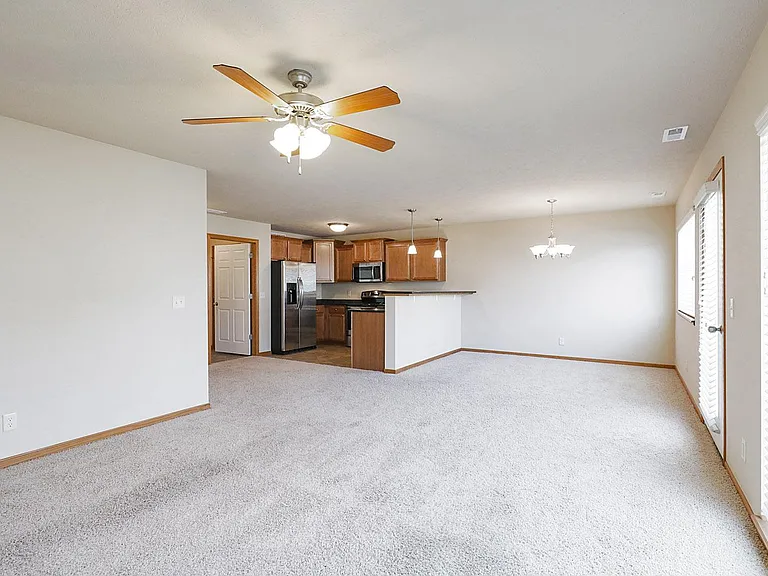 6148 Oakley St — Photo 2