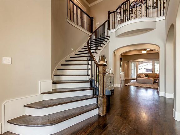 3rd image of 2400 Oakbend Ct