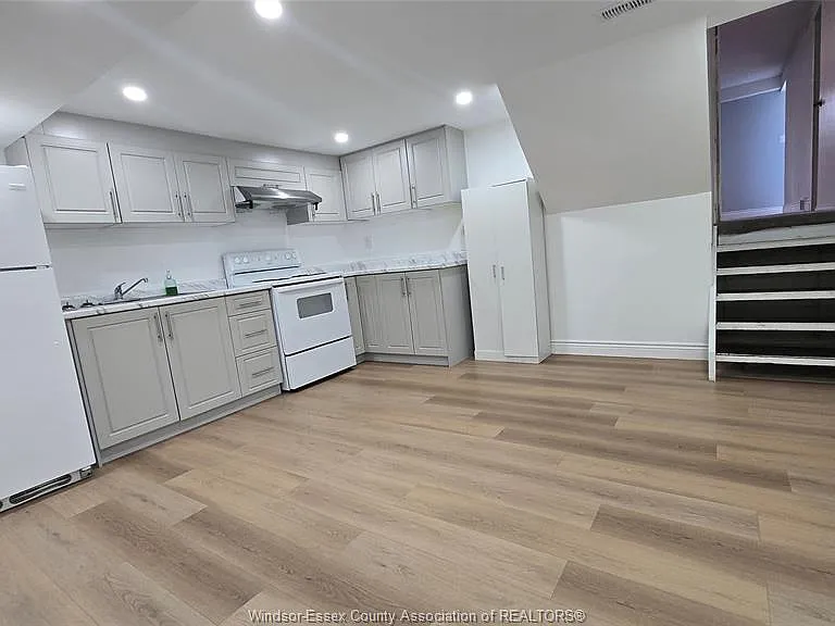 3418 Deerbrook Dr #LOWER — Photo 9