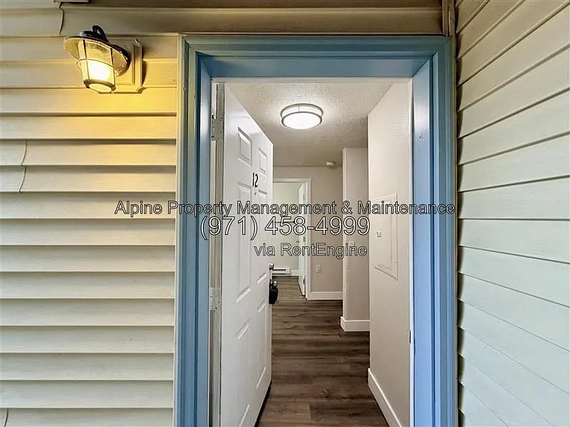 2 bed, 2.0 bath, 1100 sqft, $1,575 — Photo 2