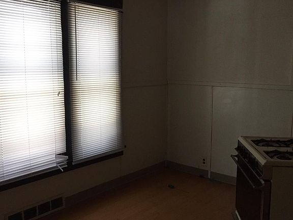 3rd image of 335 Vermont St #1