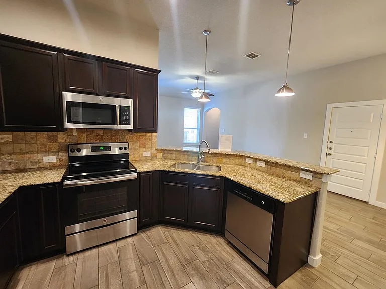 367 Creekside Curv — Photo 12