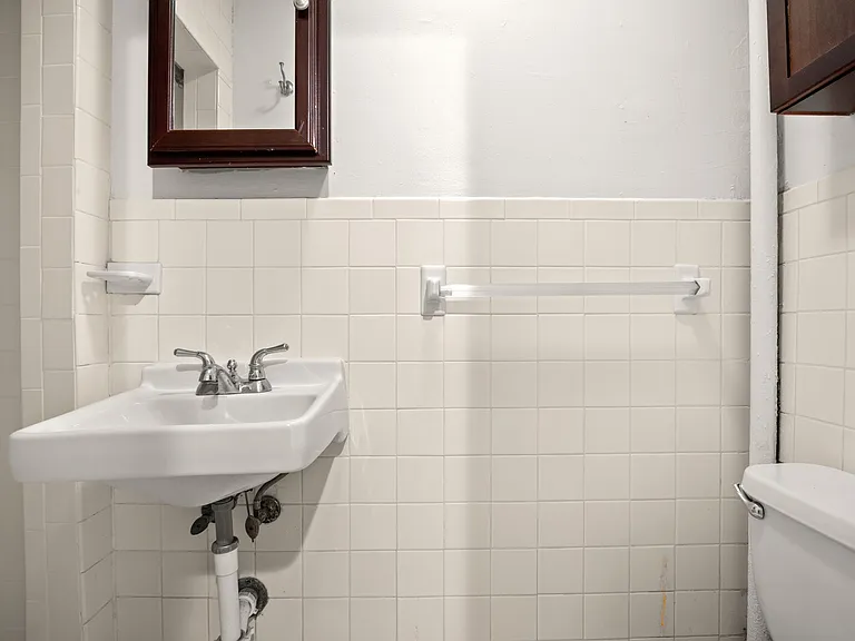 448 W 54th St #5B — Photo 9