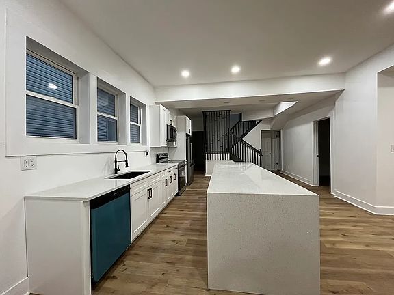 2nd image of 1233 Union St