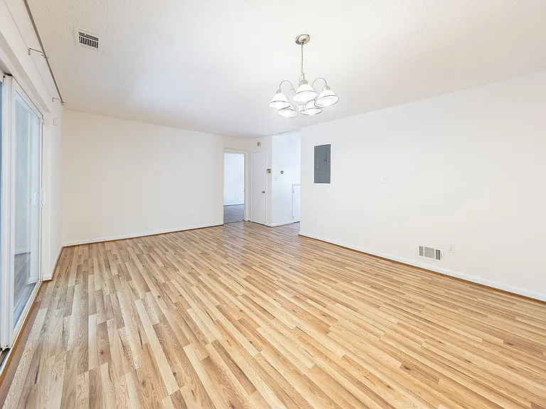 2232 Southgate Sq — Photo 18