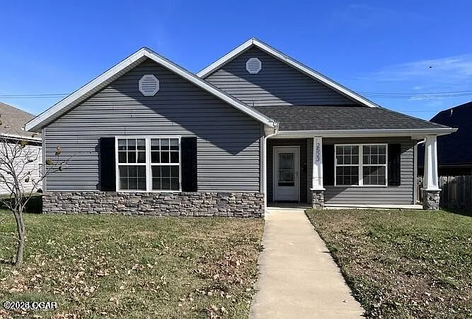 3 bed, 2.0 bath, 1400 sqft, $1,550 — Photo 1