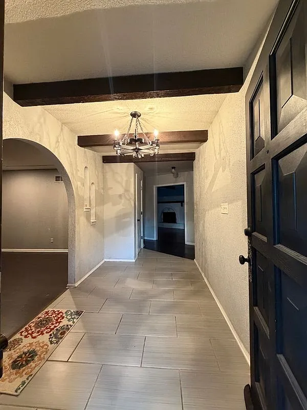 3 bed, 3.0 bath, 2735 sqft, $1,900 — Photo 4