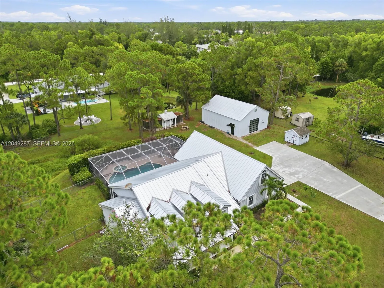 The Acreage — Photo 3