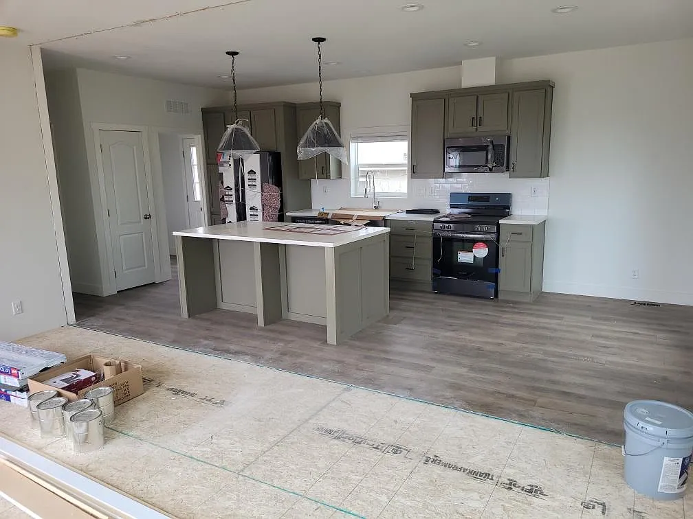 3 bed, 1100 sqft, $3,200 — Photo 2