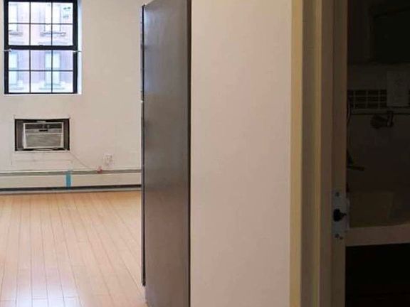 4th image of 504 Franklin Ave #2A