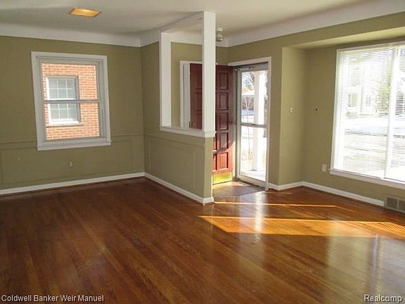 3rd image of 2323 Buckingham Ave